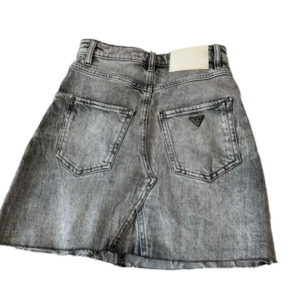 Guess NWT Walking Away Syria Denim Acid Wash Mini Skirt  Sz 24 - Picture 2 of 10